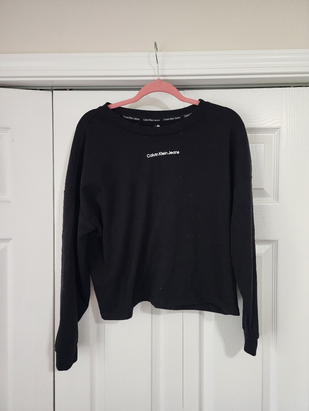 Calvin Kleine Crewneck Sweatshirt.